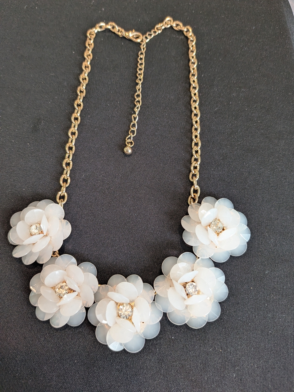 Vintage 1960s Gold Tone Chain Necklace with White Floral Statement Pendants 11"
